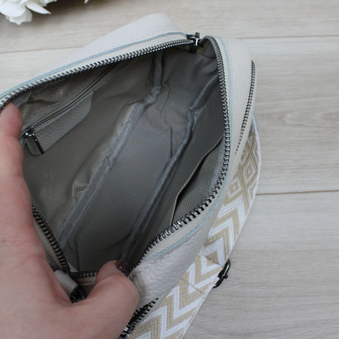 Елегантна модель крос-боді Молочна: Розкішна модель зі шкіри